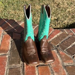 Women’s real Justin boots, cowgirl boots